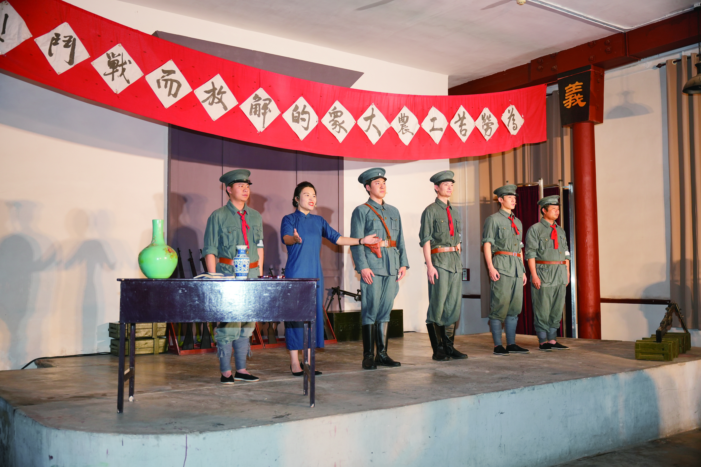 贺龙指挥部旧址历史教室.jpg
