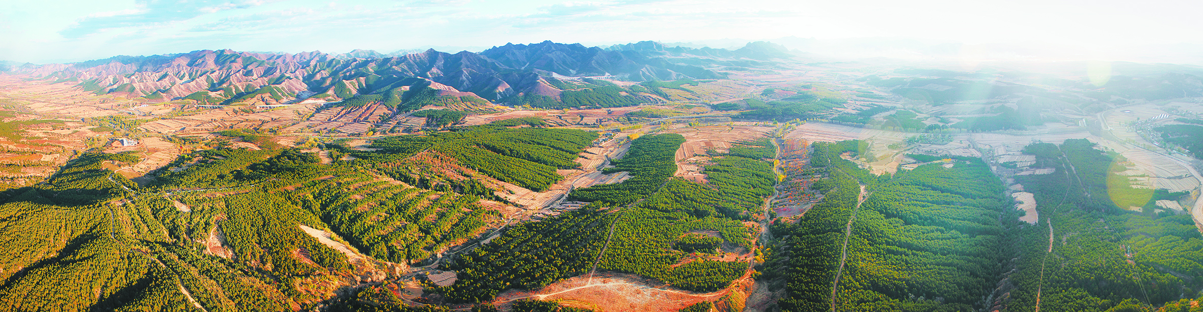 牛河梁全景图.jpg